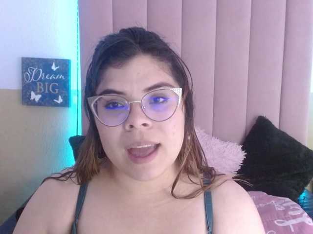 Live sex webcam photo for EmmaCoxx21 #290613926