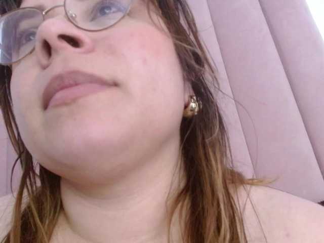 Live sex webcam photo for EmmaCoxx21 #290640658