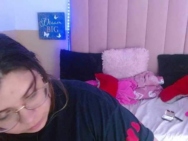 Live sex webcam photo for EmmaCoxx21 #290668836