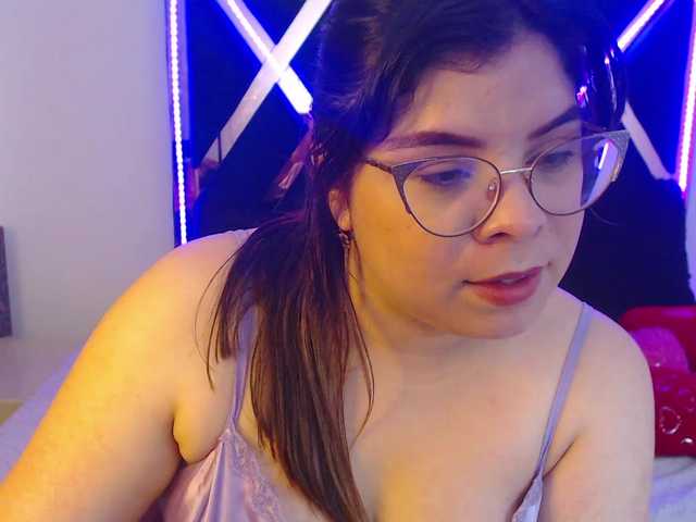 Live sex webcam photo for EmmaCoxx21 #290910536