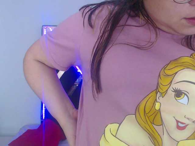 Live sex webcam photo for EmmaCoxx21 #290912060