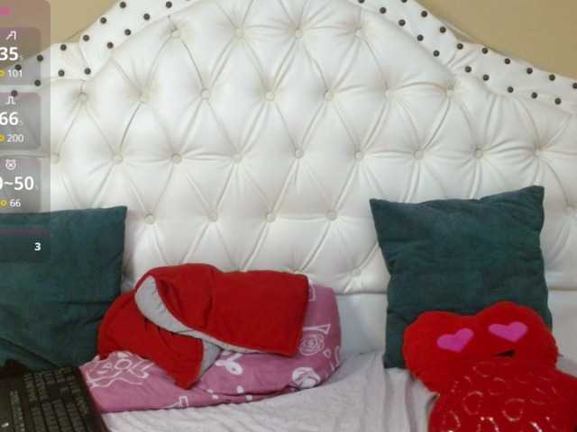 Live sex webcam photo for EmmaCoxx21 #290959838