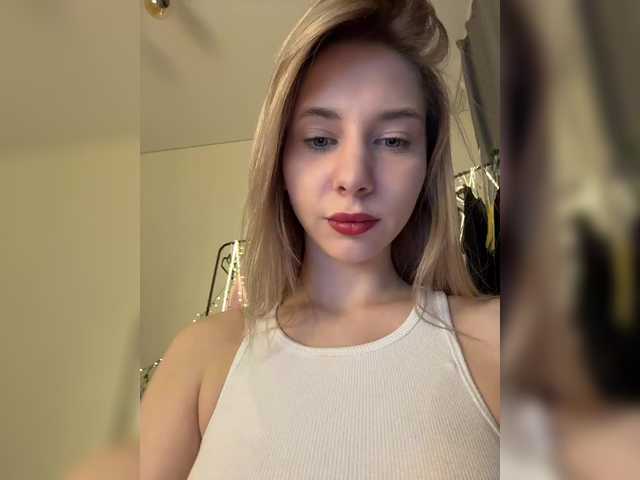 Live sex webcam photo for EmmaCrystall #290287125