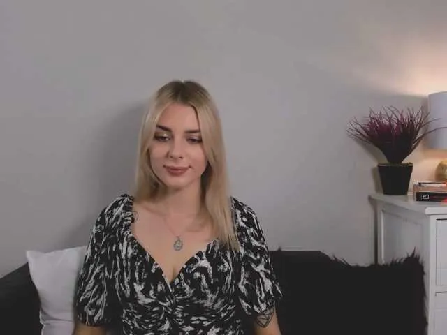 Live sex webcam photo for EmmaDaisy #275527245
