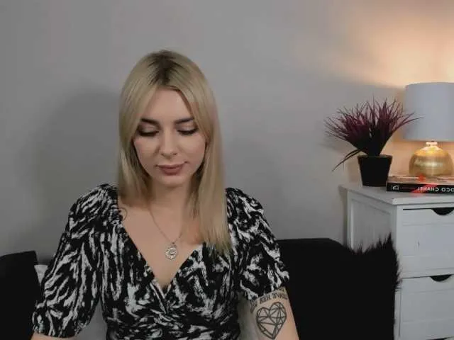 Live sex webcam photo for EmmaDaisy #276178489