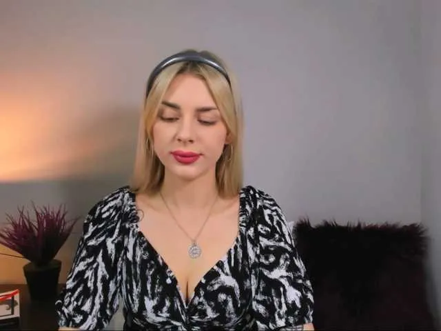 Live sex webcam photo for EmmaDaisy #276286695
