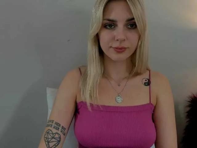 Live sex webcam photo for EmmaDaisy #276405103