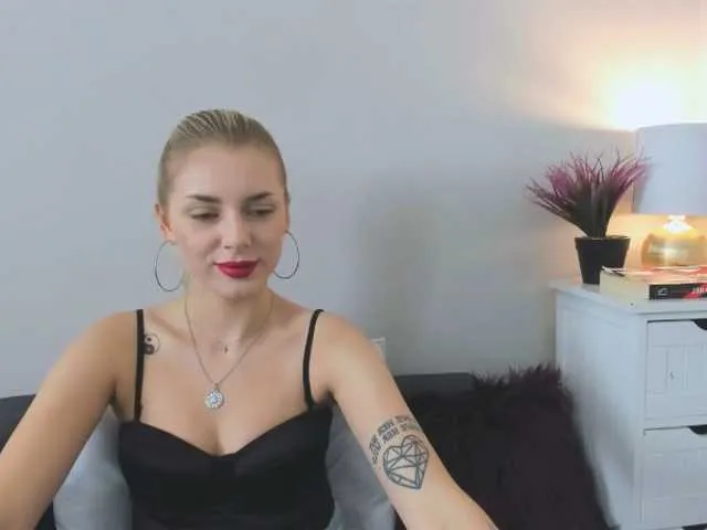 Live sex webcam photo for EmmaDaisy #276461257