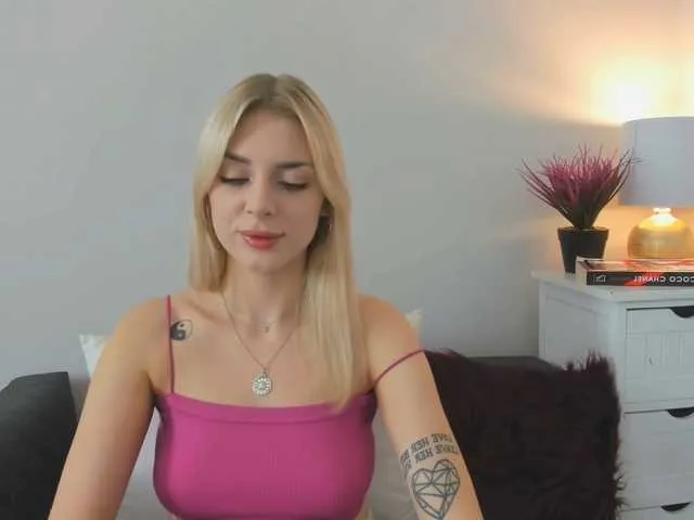 Live sex webcam photo for EmmaDaisy #276565980