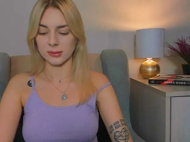 Live sex webcam photo for EmmaDaisy #276600604