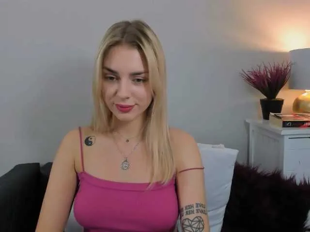 Live sex webcam photo for EmmaDaisy #276691657