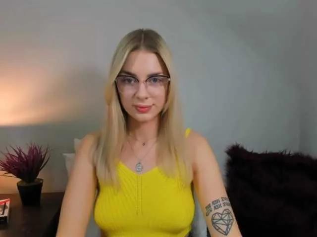 Live sex webcam photo for EmmaDaisy #276771258
