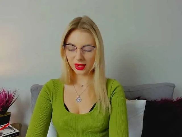 Live sex webcam photo for EmmaDaisy #276880275