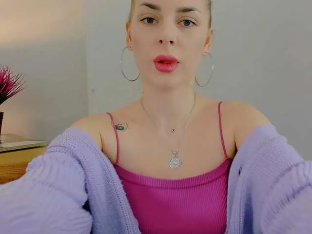 Live sex webcam photo for EmmaDaisy #276970421