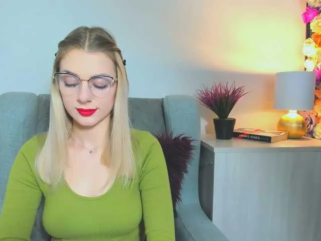 Live sex webcam photo for EmmaDaisy #277202102