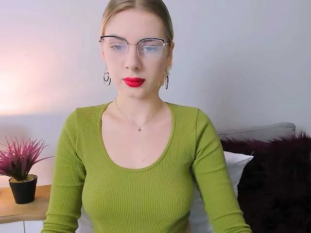 Live sex webcam photo for EmmaDaisy #277253985