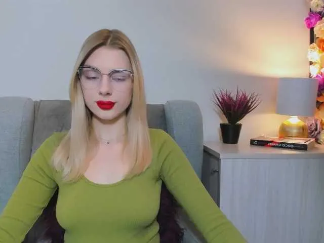 Live sex webcam photo for EmmaDaisy #277334765