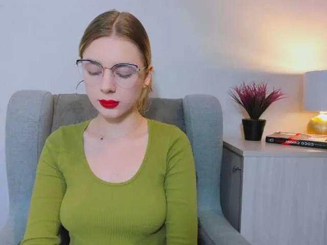 Live sex webcam photo for EmmaDaisy #277348145