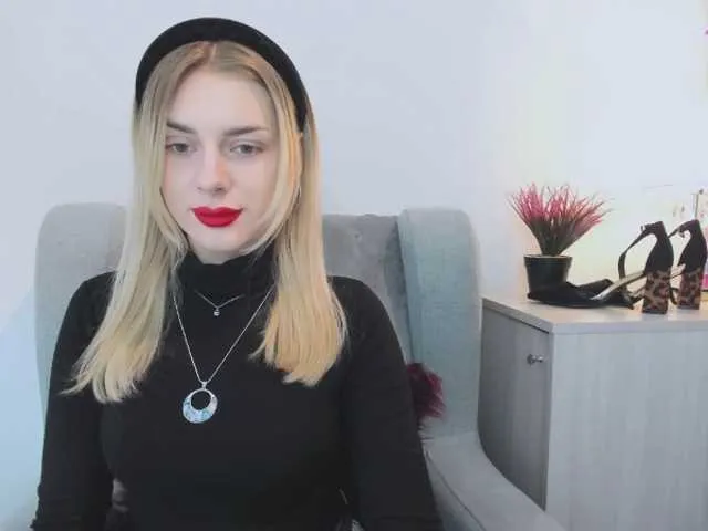 Live sex webcam photo for EmmaDaisy #277430457
