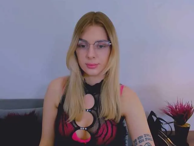 Live sex webcam photo for EmmaDaisy #277583919