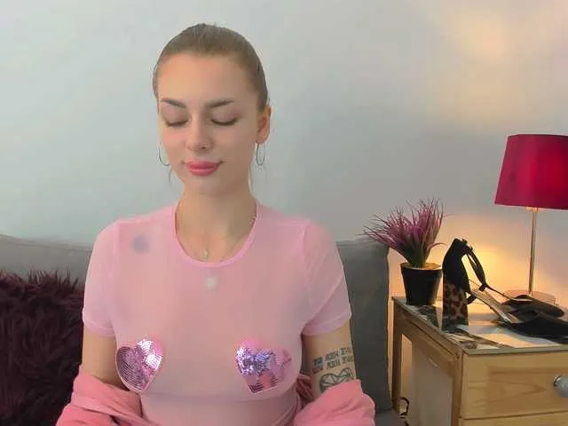 Live sex webcam photo for EmmaDaisy #277738568