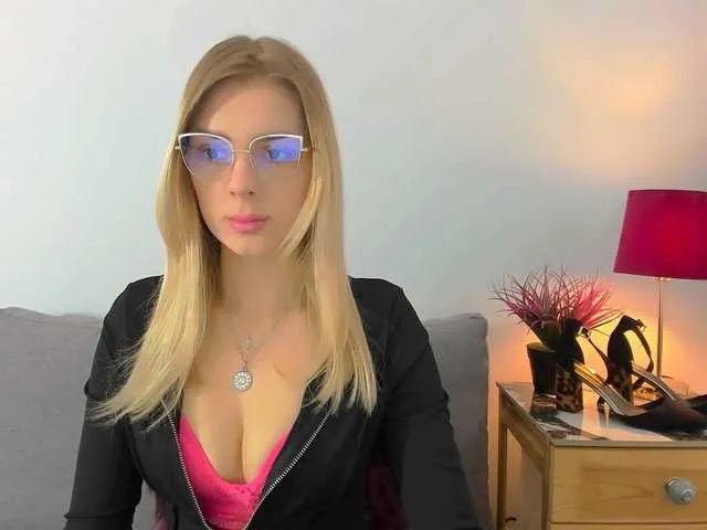 Live sex webcam photo for EmmaDaisy #277750546