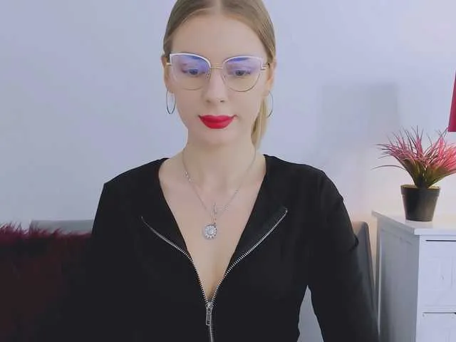 Live sex webcam photo for EmmaDaisy #277785453