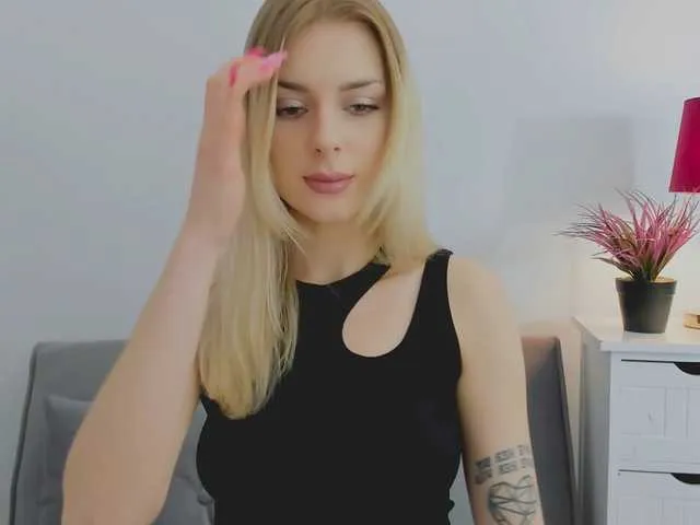 Live sex webcam photo for EmmaDaisy #277792674