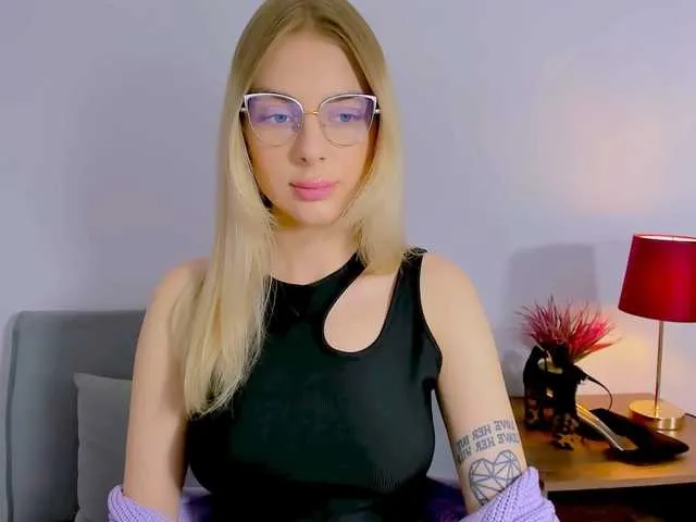 Live sex webcam photo for EmmaDaisy #277819215