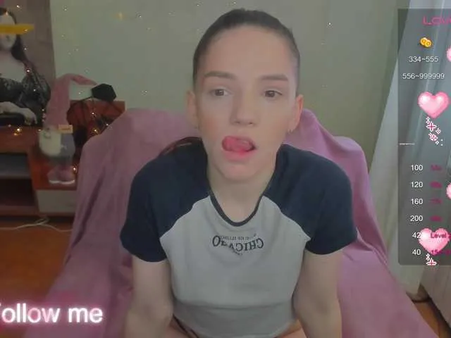 Live sex webcam photo for EmmaGray #277809982