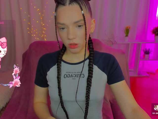 Live sex webcam photo for EmmaGray #290539918