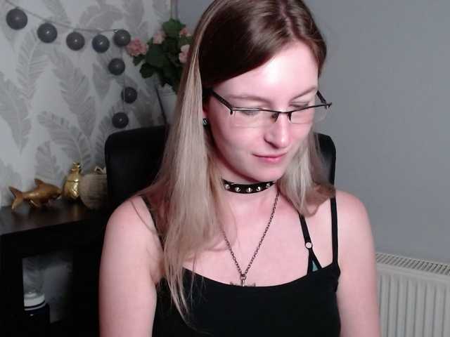 Live sex webcam photo for EmmaHeart #288090382