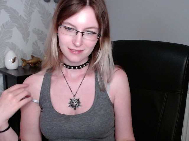 Live sex webcam photo for EmmaHeart #288616772