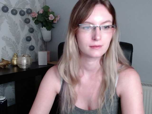 Live sex webcam photo for EmmaHeart #288793464