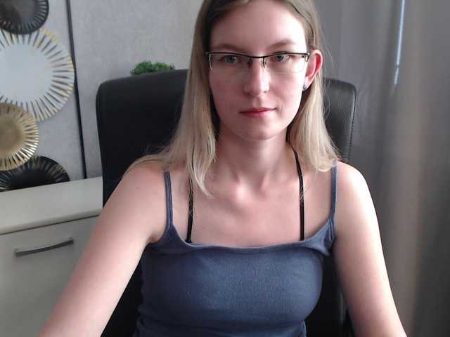 Live sex webcam photo for EmmaHeart #289194154