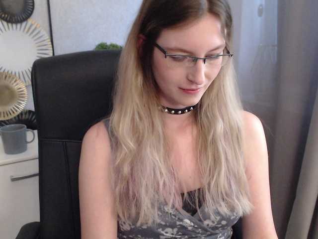 Live sex webcam photo for EmmaHeart #289318456