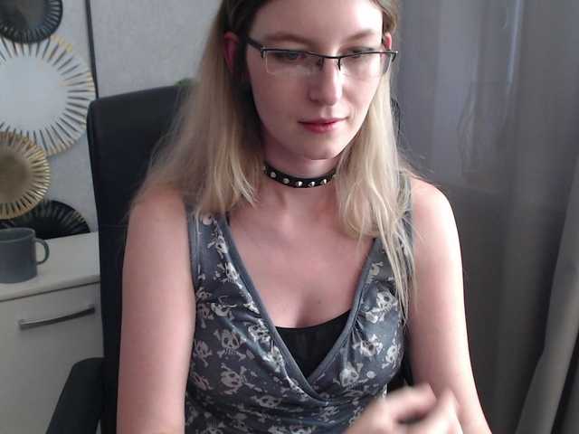 Live sex webcam photo for EmmaHeart #289319703