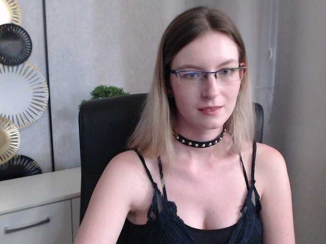 Live sex webcam photo for EmmaHeart #289331625