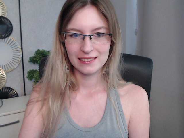 Live sex webcam photo for EmmaHeart #289428491