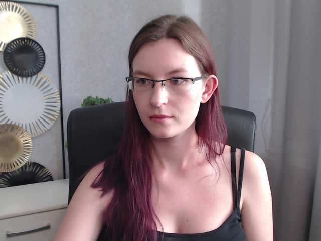 Live sex webcam photo for EmmaHeart #289992712