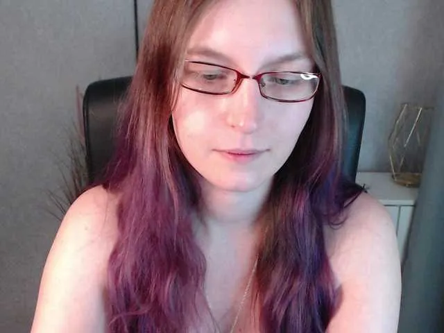 Live sex webcam photo for EmmaHeart #290298834