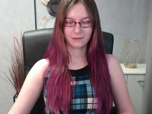 Live sex webcam photo for EmmaHeart #290407385