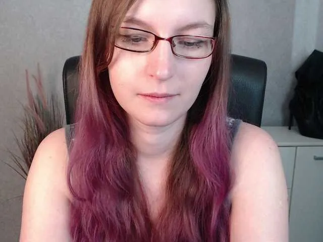 Live sex webcam photo for EmmaHeart #290472519