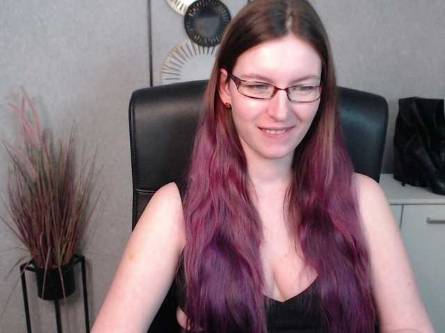 Live sex webcam photo for EmmaHeart #290567186