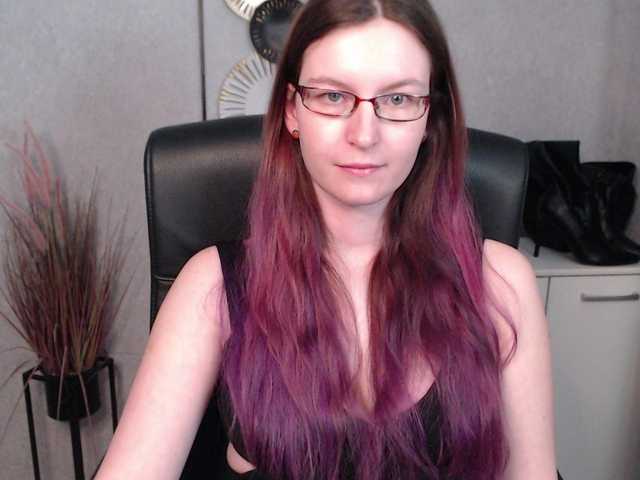 Live sex webcam photo for EmmaHeart #290574240