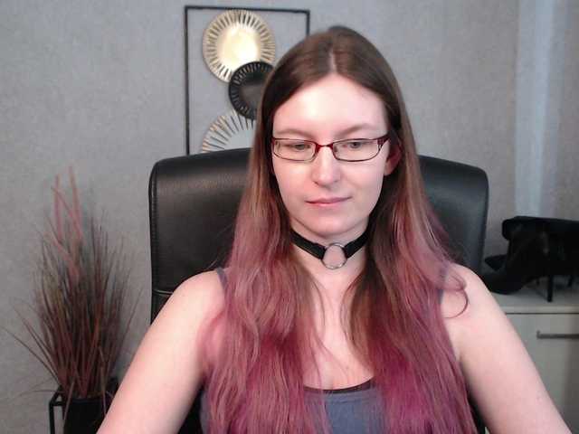 Live sex webcam photo for EmmaHeart #290895357