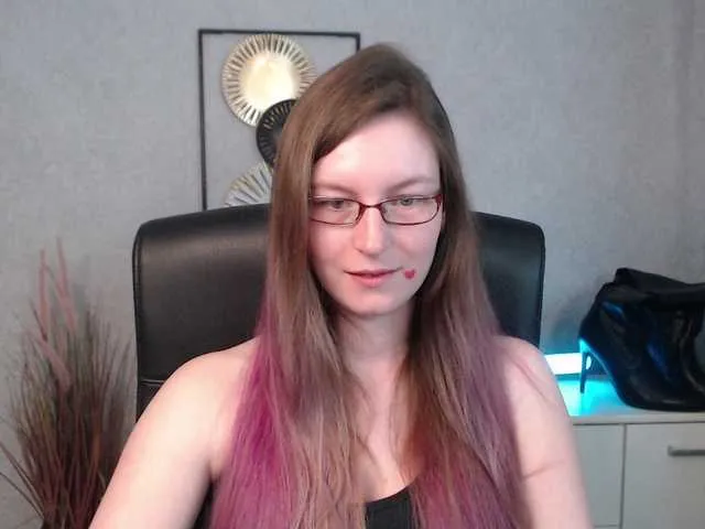 Live sex webcam photo for EmmaHeart #291283495