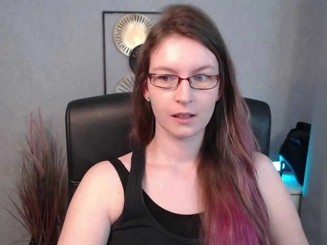 Live sex webcam photo for EmmaHeart #291297773