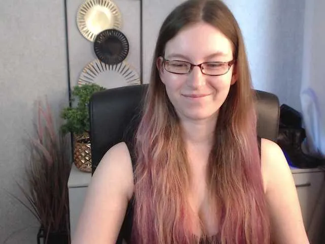 Live sex webcam photo for EmmaHeart #291337345