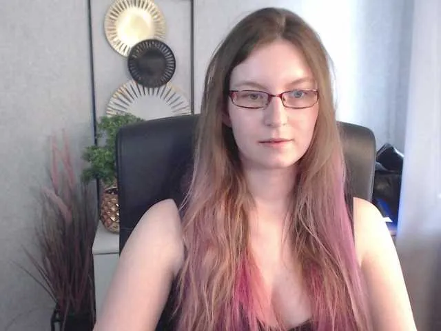 Live sex webcam photo for EmmaHeart #291338459